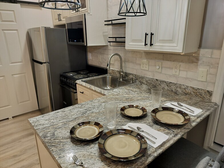 Dining Counter - 531 Hillcrest Cross Rd