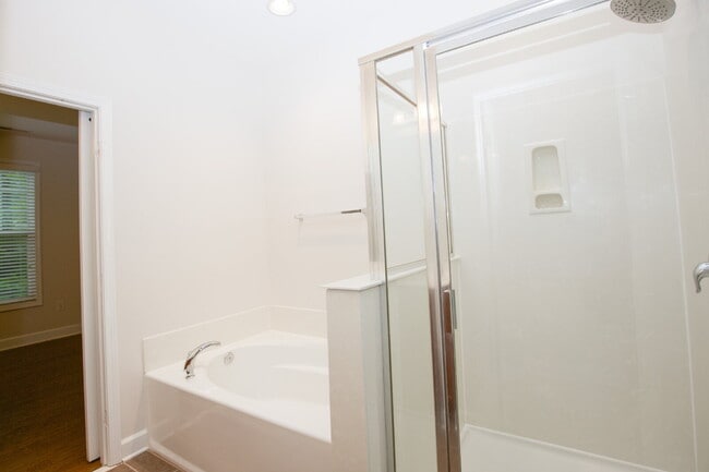 Building Photo - Charming 3 bed, 2.5 bath home with bonus t...