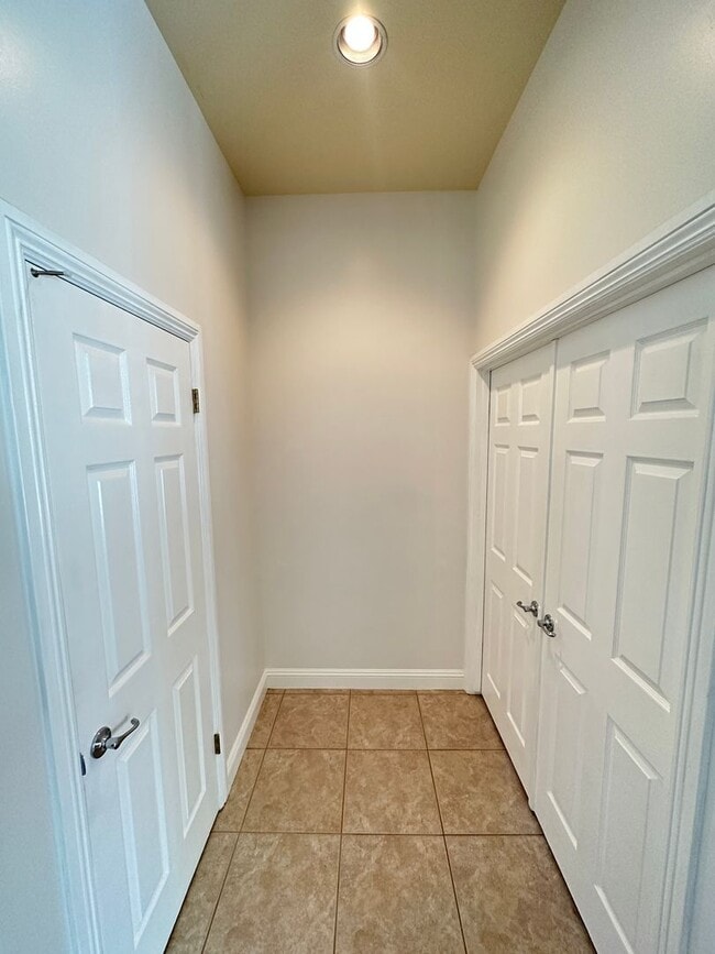 Building Photo - Elegant 4-Bedroom Home in the Prestigious ...