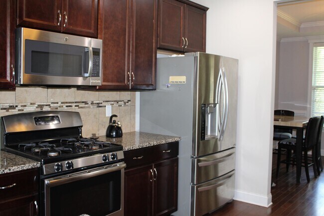 Building Photo - 241 Vinewood Pl