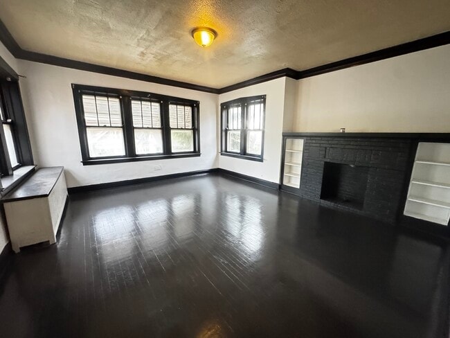 Building Photo - 8519 S Paulina St