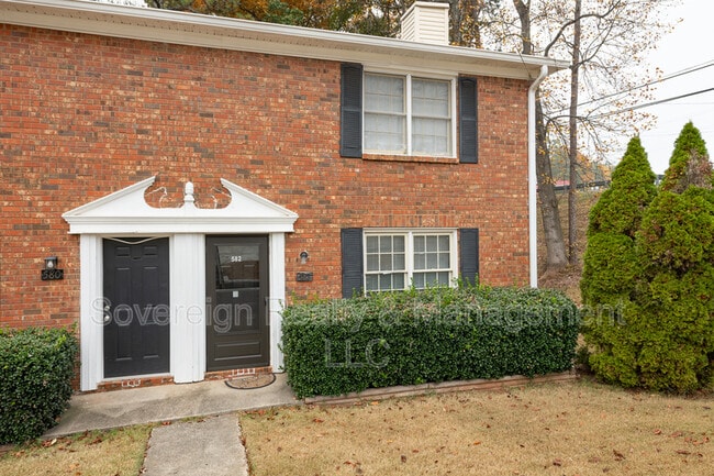 Building Photo - 582 Downing St