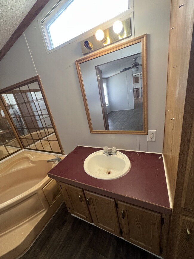 Building Photo - 2 BR | 2 BA in Pikeville! Trash Pick-Up Included!