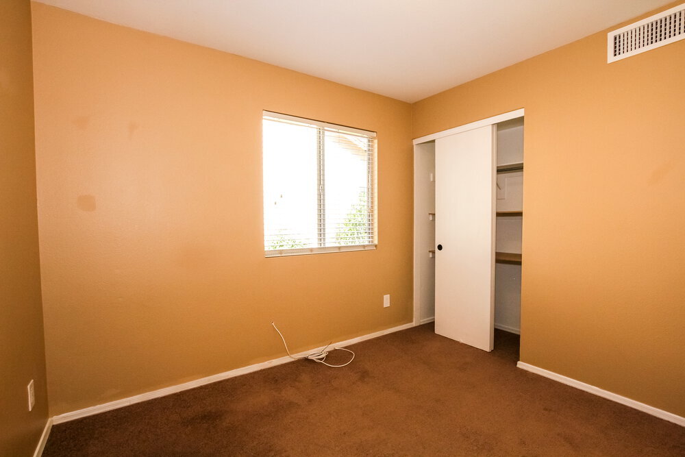 Building Photo - 3705 W Cat Balue Dr