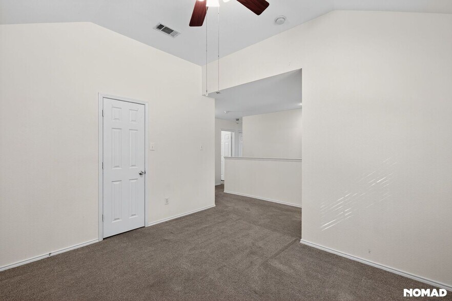 Building Photo - 1725 Bluebird Dr