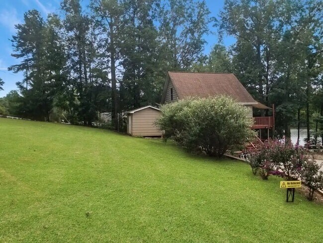 Building Photo - Lakefront Cottage Near Town with Stunning Views