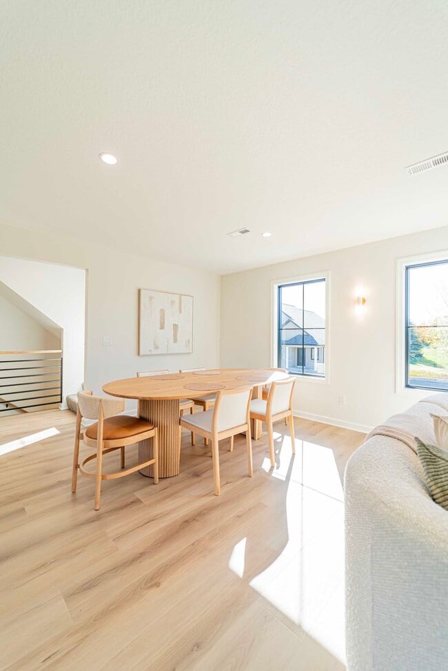 Building Photo - 14550 South Ave