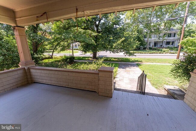 Building Photo - 733 Camden Ave