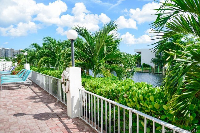 Building Photo - 401 Golden Isles Dr