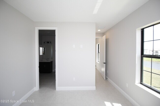 Building Photo - 2485 Musette Aly