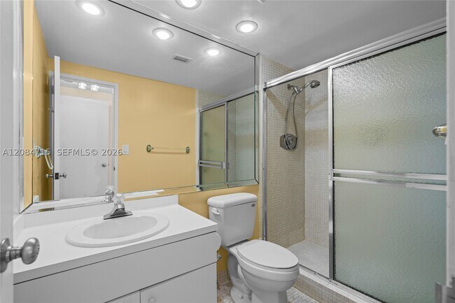 Building Photo - 5001 Collins Ave