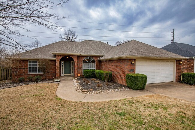 Building Photo - 2803 Foxwood Dr