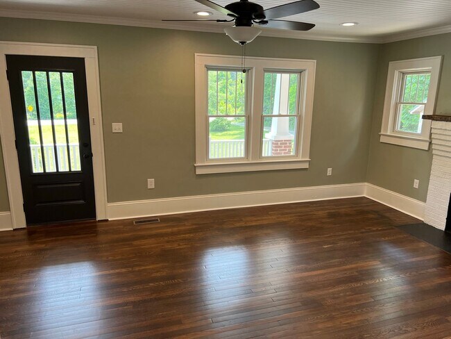 Building Photo - "Character Revived" Etowah Home and Guest House