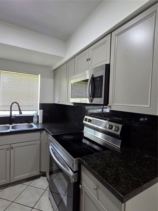 Building Photo - 400 NE 142nd St