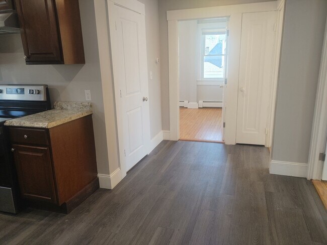 Building Photo - 16 Wall St