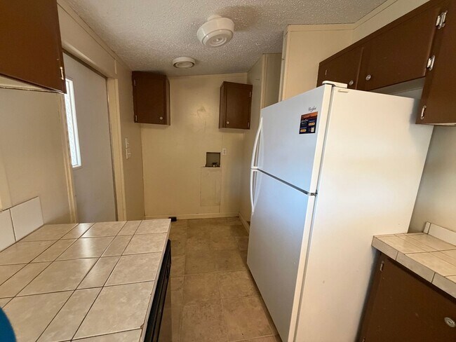 Building Photo - AVAILABLE NOW!