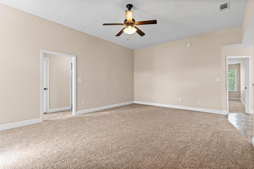 Building Photo - 926 Tudor Ln