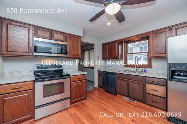 Building Photo - 870 Robinwood Ave