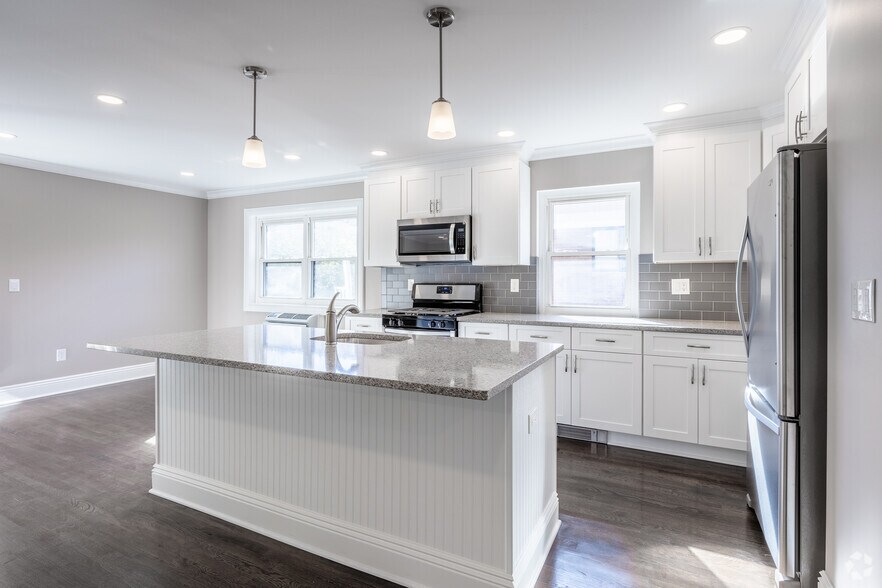 Primary Photo - The Linden Apartments: In-Unit Washer & Dryer, Heat and Hot Water Included, Cat & Dog Friendly, a...