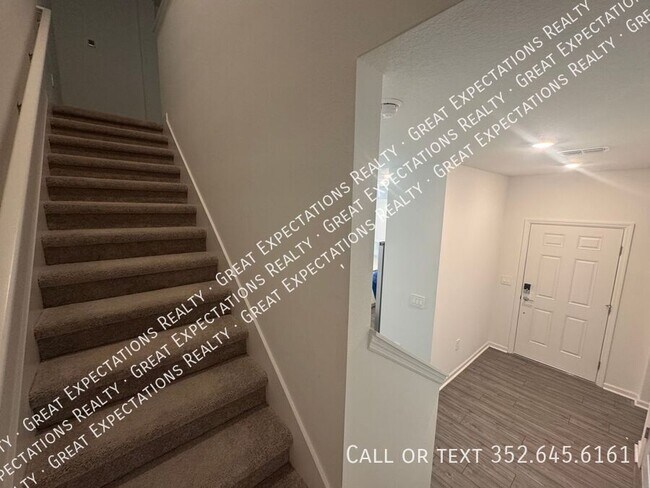 Building Photo - 4923 SW 81st Ln