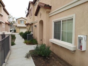 Building Photo - Spacious 3 Bedroom Moreno Valley Townhouse in Gated  Community!
