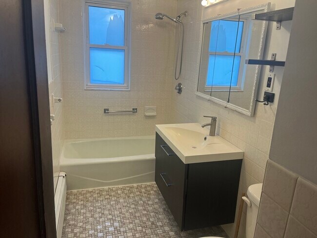 Building Photo - 98 Dexter Ave