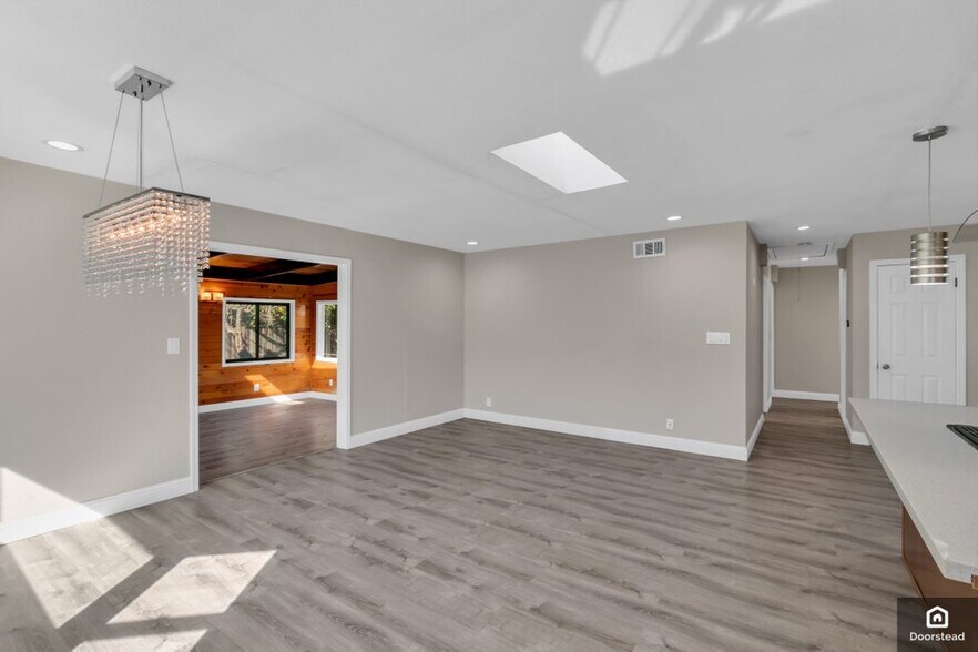 Building Photo - 402 Marylinn Dr