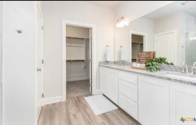 Building Photo - GORGEOUS home in Nolanville!