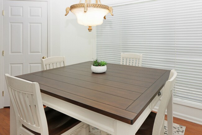 Building Photo - 888 Saddlebred Way