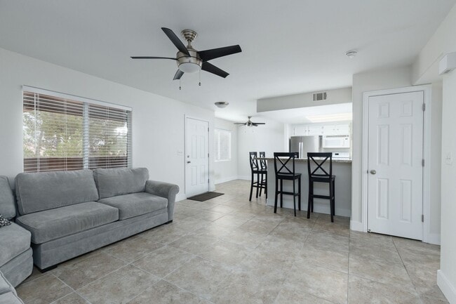 Building Photo - Upper Level 2 bedroom, 2 bathroom with great views at The Falls