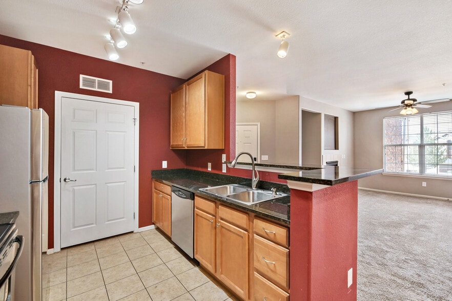 Building Photo - 3000 Blue Sky Cir