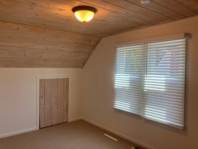 Building Photo - Charming Three Bedroom Home in Central Salem