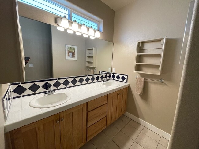 Building Photo - Single Level Home on the Westside of Bend