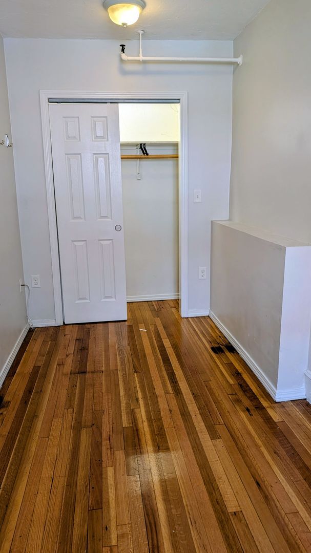 Building Photo - Great Deal Avail Now - 2-bed, 1-Bath