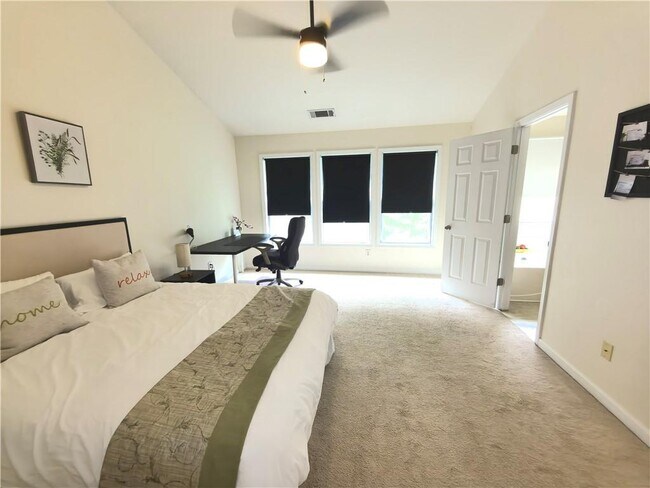Building Photo - 3362 Briaroak Dr