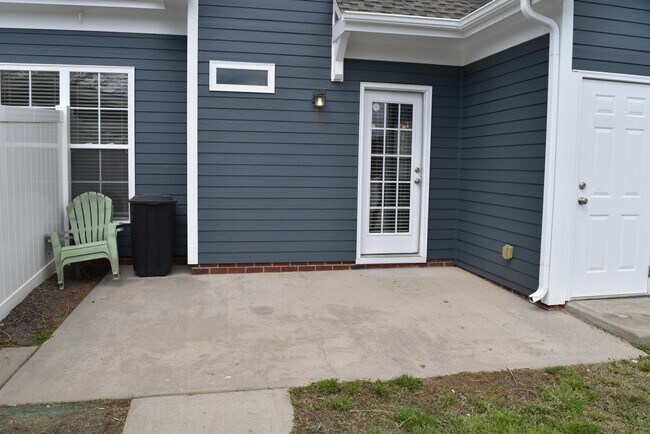 Building Photo - 2035 Golden Ridge Ln