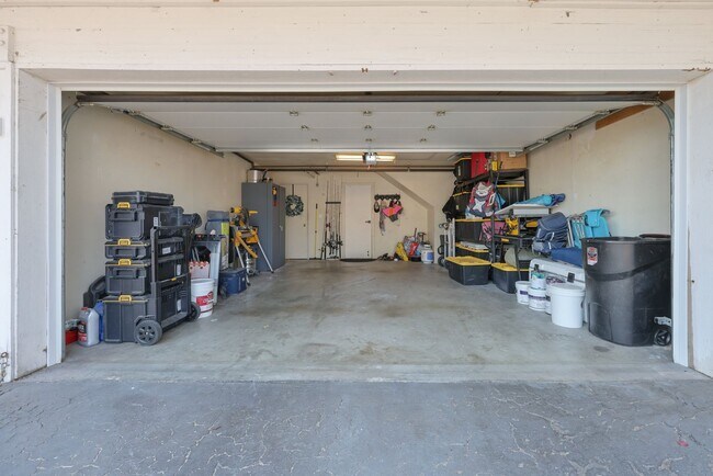 Building Photo - Charming 3-Bedroom Home in Gated South Par...