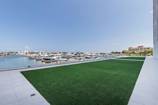 Building Photo - 400 N Flagler Dr