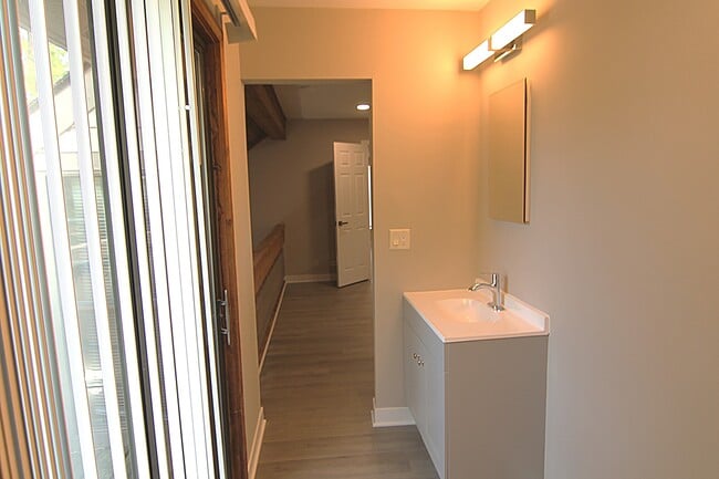 Building Photo - 700 Colby Ct