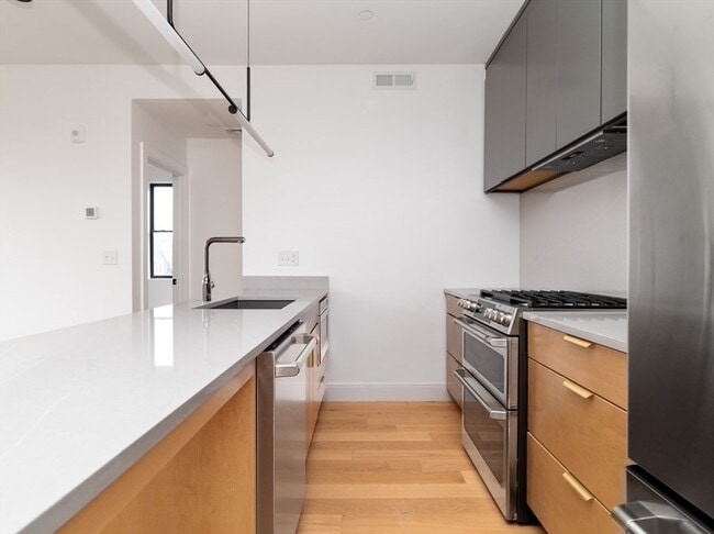 Building Photo - 182 Tremont St