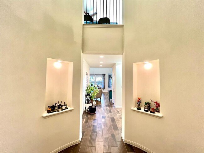 Building Photo - 1024 Almeria Bend