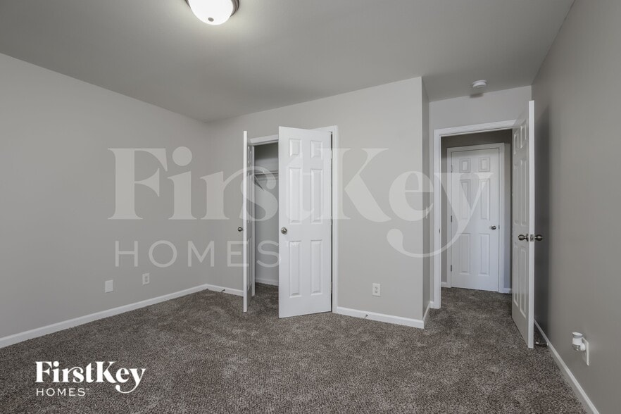 Building Photo - 612 Brassfield Dr