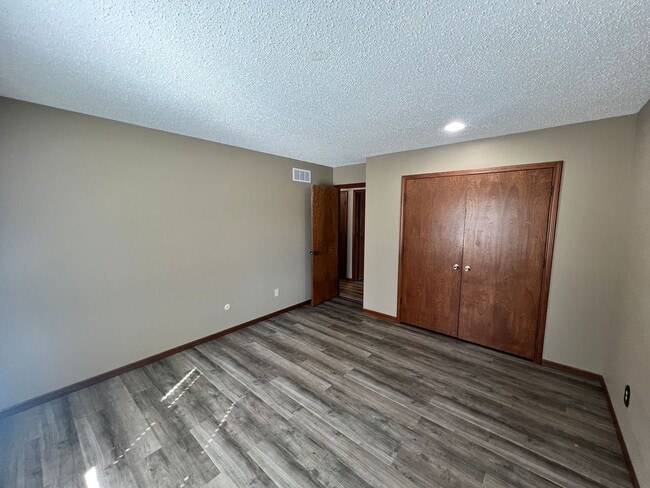 Building Photo - Spacious 3BR Home with 3-Car Garage & Big Backyard