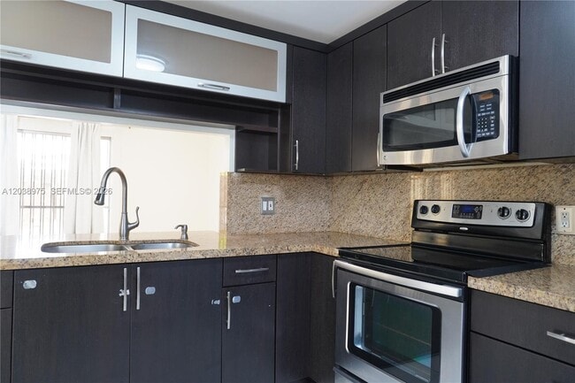 Building Photo - 9132 SW 148th Ct