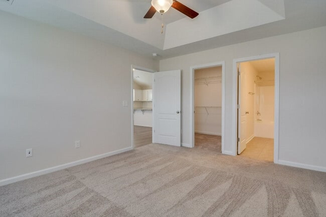 Building Photo - 457 Amesbury Dr