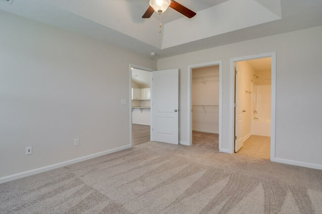 Building Photo - 491 Amesbury Dr