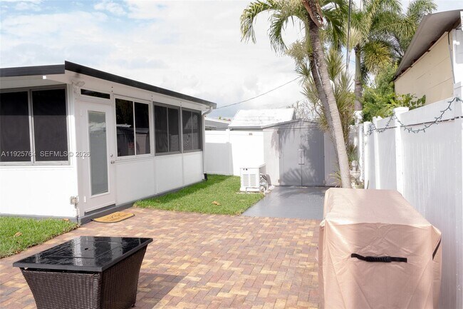 Building Photo - 5464 NE 3rd Ave