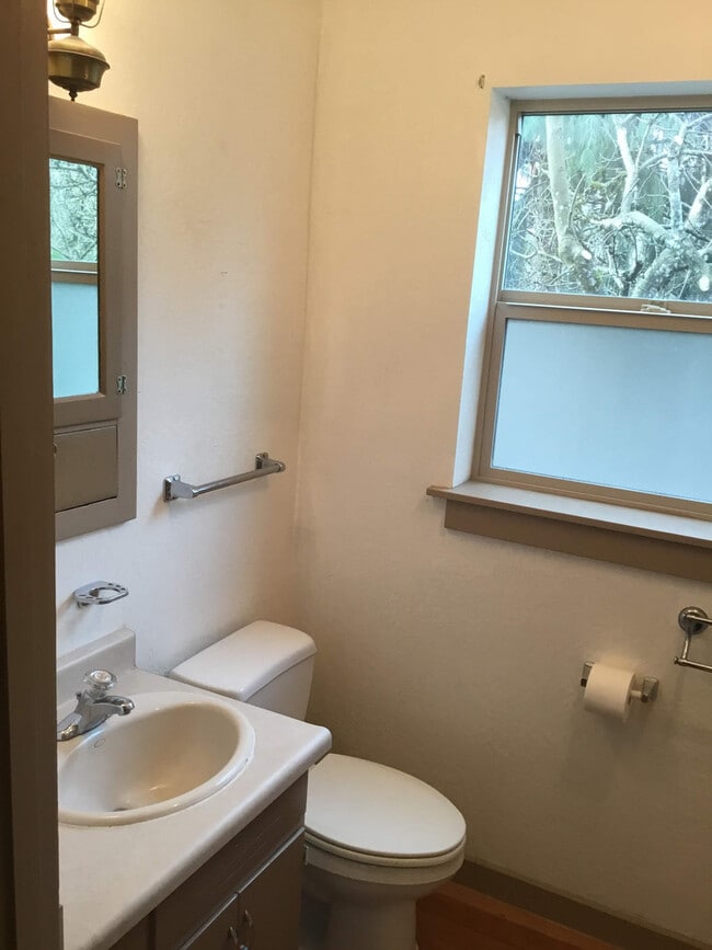 Building Photo - 3 Bedroom Duplex in Whiteaker Neighborhood