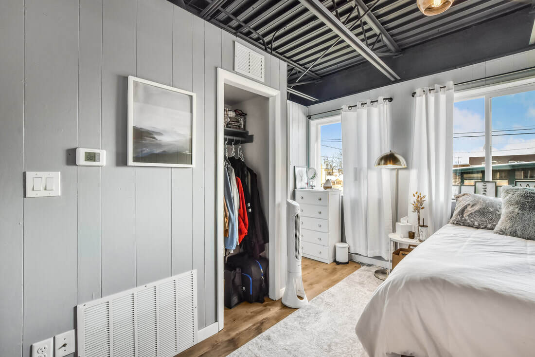 Building Photo - 2437 Atwood Ave