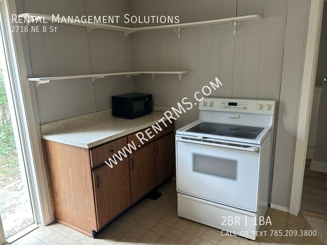 Building Photo - 2718 NE B St